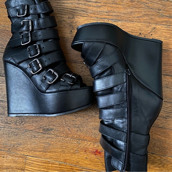 Black Goth multi-buckled open toe wedged shoe - Picture 2 of 8